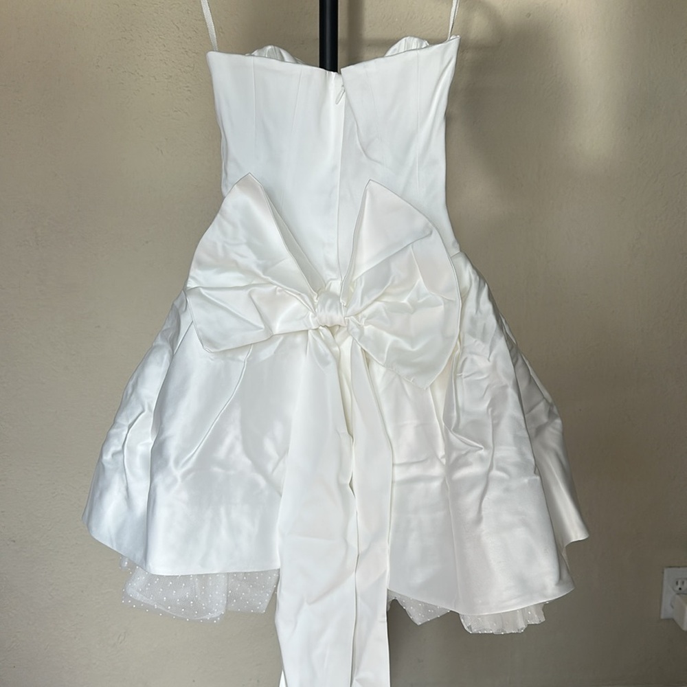 HOUSE OF CB 'Noele' White Satin Strapless Bow Mini Gown NWOT Size XS - Picture 6 of 13